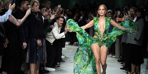 vestito verde versace di jennifer lopez prezzo